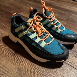 North Face Trail Escape Crest